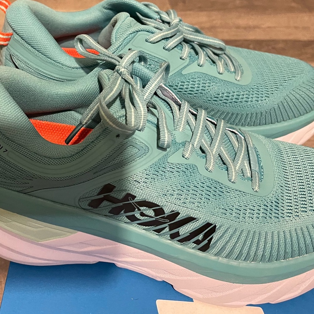Hokas Bondi 7 size 8